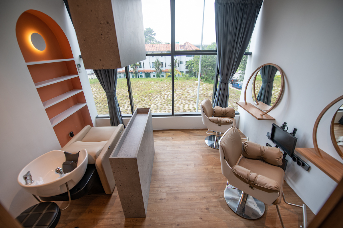 Medium VIP Suite at Hair Library